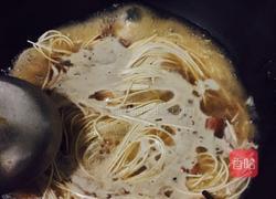 尖椒肥肠面的做法图解5