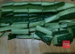 拌黄瓜鸡蛋干的做法图解2