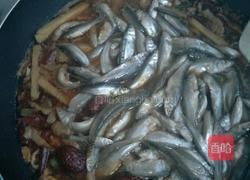 酱炖小鱼土豆条的做法图解10