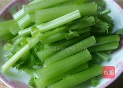 芹菜红椒炒肉片的做法图解4