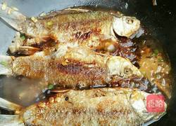 香煎鲫鱼的做法图解8