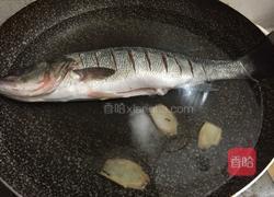 家常油葱鱼的做法图解3