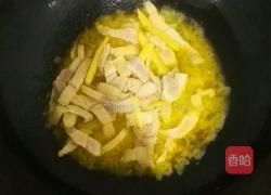 大蒜炒咸肉丝的做法图解4
