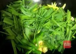 大蒜炒咸肉丝的做法图解5