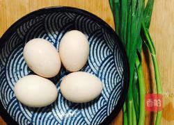 蒜苗炒鸡蛋的做法图解1