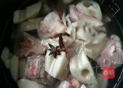 莲藕大骨汤的做法图解3