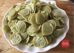 素炒绿豆饼的做法图解1