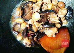 板栗香菇烧鸡翅的做法图解10