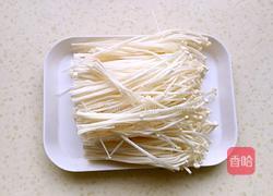 菠菜果仁拌金针菇的做法图解1