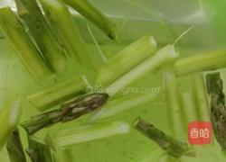 芦笋虾仁的做法图解1