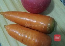 胡萝卜苹果汁的做法图解1