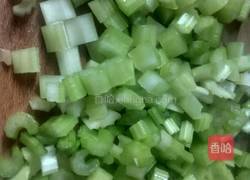 芹菜凉拌花生米的做法图解2