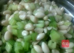 芹菜凉拌花生米的做法图解5