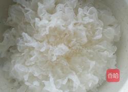 红枣枸杞银耳汤的做法图解1