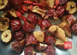 红枣枸杞银耳汤的做法图解2