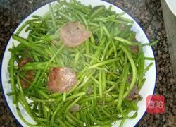 香肠芦蒿的做法图解5