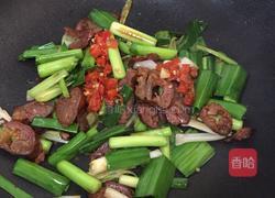 青蒜炒腊肠的做法图解4