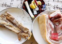 五花肉烧笋干的做法图解1