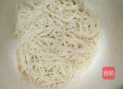 鸡蛋煮面的做法图解1