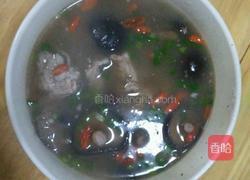 香菇枸杞排骨汤的做法图解3