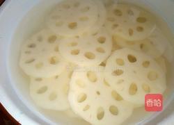 香辣藕片的做法图解1