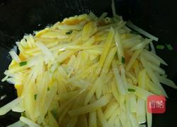 土豆炒鸡蛋的做法图解2