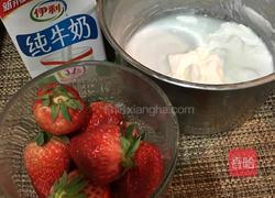 草莓奶昔的做法图解1