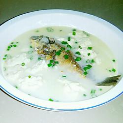 豆花鲫鱼汤