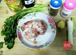 猪肉香菜馄饨馅的做法图解2