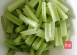 芹菜爆炒肥肠的做法图解1