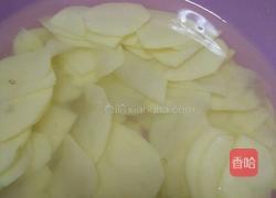 青椒土豆片的做法图解1