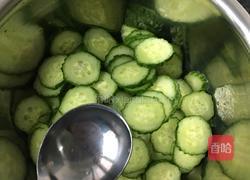 蒜泥黄瓜片的做法图解2