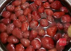 蜂蜜草莓罐头的做法图解5