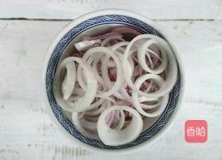 炸洋葱圈的做法图解1
