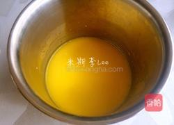 六寸戚风蛋糕(附脱模技巧)的做法图解3