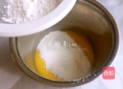 六寸戚风蛋糕（附脱模技巧）的做法图解4