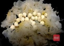 红枣银耳莲子羹的做法图解3
