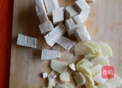土豆炖豆腐的做法图解2