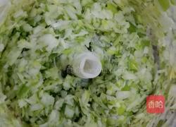 酸菜肉饺子的做法图解3