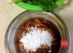 猪肝菠菜枸杞汤的做法图解1