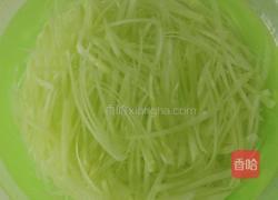 炝拌莴苣的做法图解2