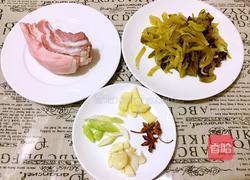 酸菜白肉的做法图解1