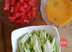 西红柿丝瓜汤的做法图解1