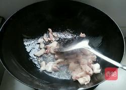 鱿鱼炒蒜苔的做法图解3