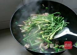 鱿鱼炒蒜苔的做法图解6