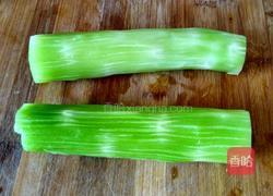 凉拌青笋的做法图解1