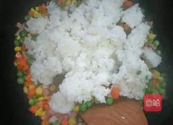 Illustration of how to make red, blue and yellow fried rice 6