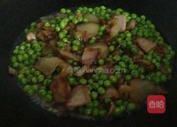 腊肉焖豌豆的做法图解6