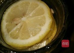 每天来一杯蜂蜜柠檬水美容养颜还瘦身哦的做法图解3