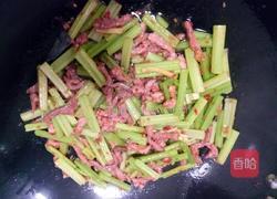 西芹炒肉丝的做法图解7